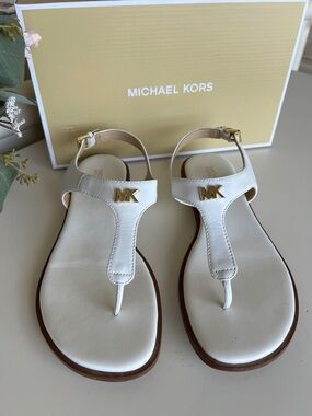 MICHAEL KORS Melanie Thong Sandal 🌸 sz 8
